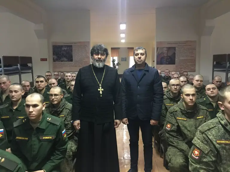 Священник поздравил курсантов — связистов с Днем народного единства и согласия