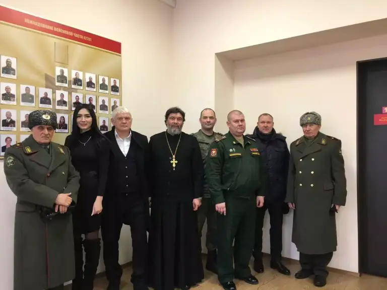 Священник принял участие в выпуске курсантов-связистов