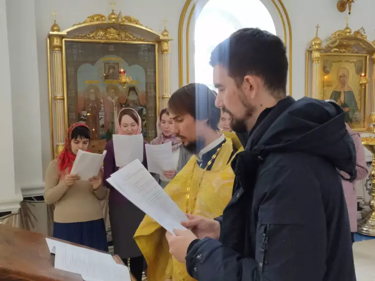 В Спасо-Вознесенском соборе состоялся молебен для православной молодежи с чтением акафиста святым Петру и Февронии Муромским