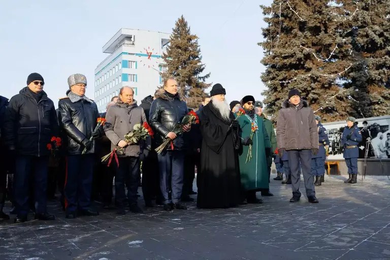 Митрополит Лонгин принял участие в открытии монумента, посвященного присвоению Ульяновску почетного звания «Город трудовой доблести»