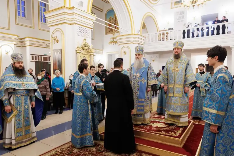 Божественная литургия в Спасо-Вознесенском кафедральном соборе Ульяновска