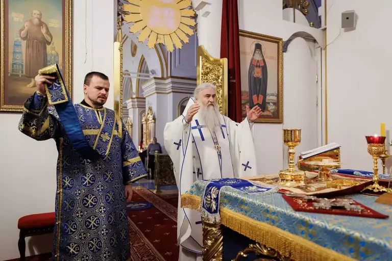 Божественная литургия в Спасо-Вознесенском кафедральном соборе Ульяновска