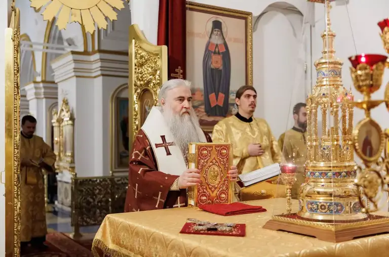 Божественная литургия в Спасо-Вознесенском кафедральном соборе Ульяновска