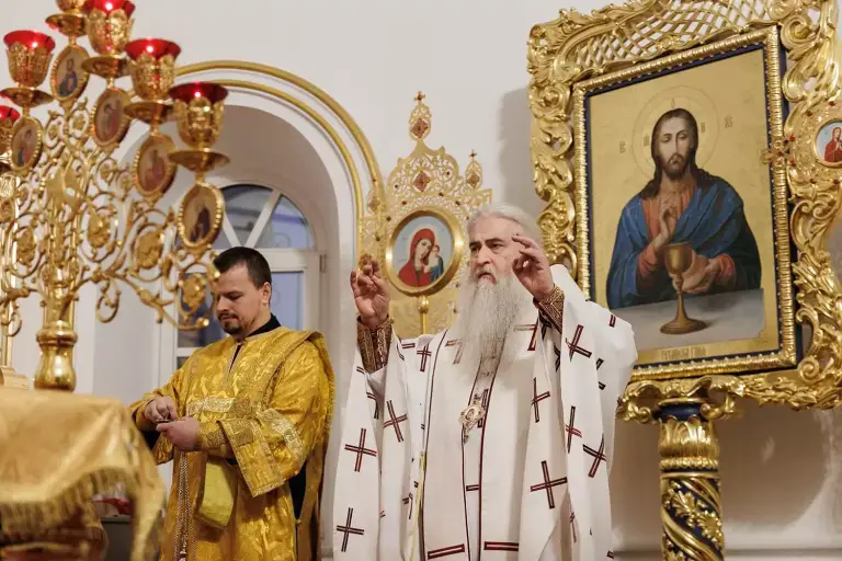 Божественная литургия в Спасо-Вознесенском кафедральном соборе Ульяновска