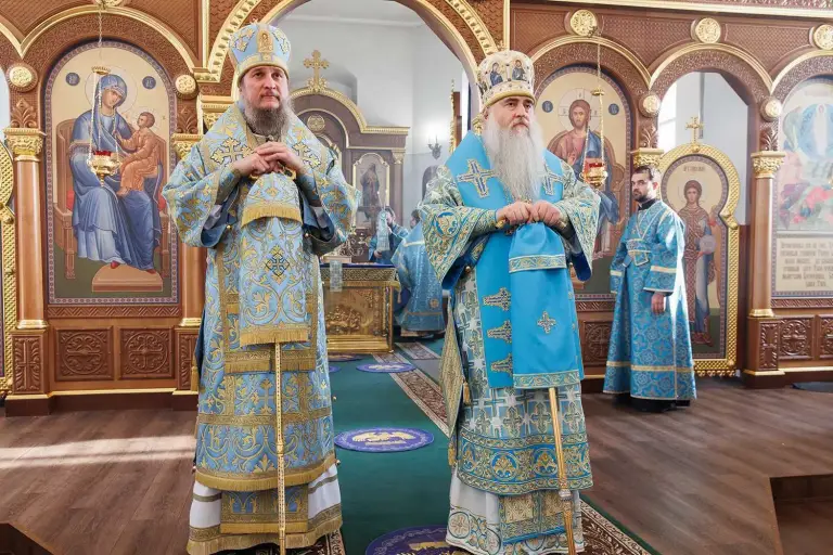 Божественная литургия в кафедральном соборе в честь Преображения Господня в Новоспасском