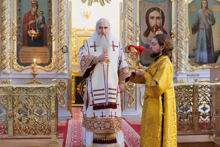 Божественная литургия в Спасо-Вознесенском кафедральном соборе Ульяновска