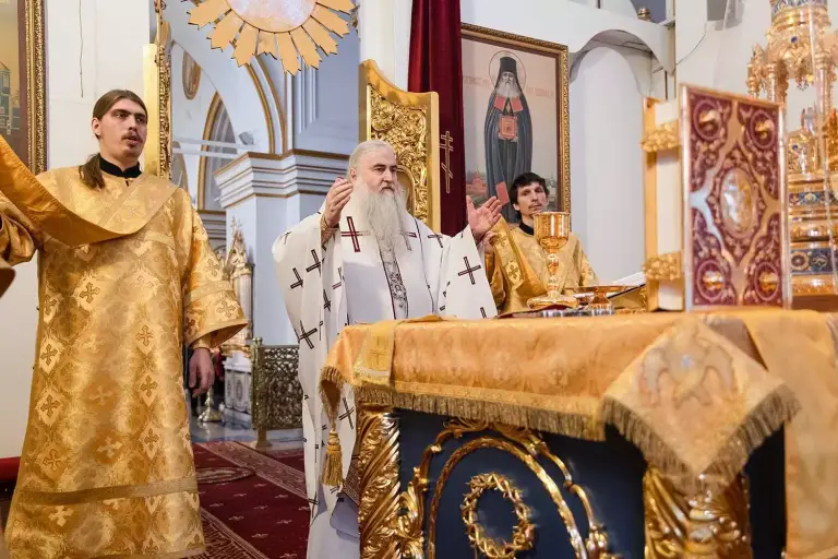 Божественная литургия в Спасо-Вознесенском кафедральном соборе Ульяновска