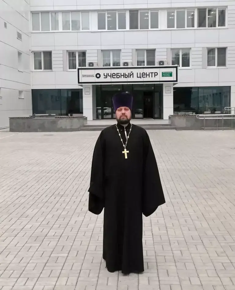 Священник провел беседу с руководством Ульяновского авиационного колледжа