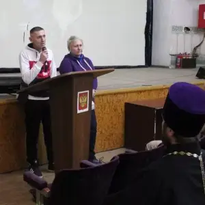 й