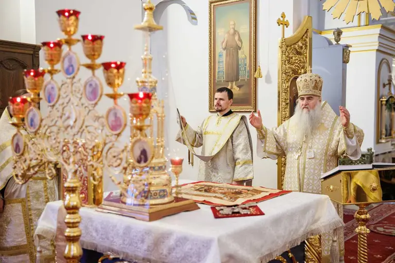 Божественная литургия в Спасо-Вознесенском кафедральном соборе Ульяновска