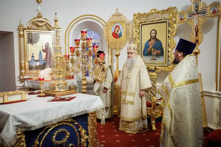 Божественная литургия в Спасо-Вознесенском кафедральном соборе Ульяновска