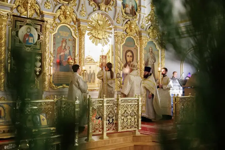 Божественная литургия в Спасо-Вознесенском кафедральном соборе Ульяновска