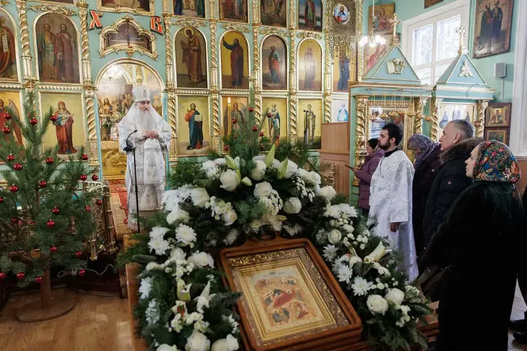Царские часы, Изобразительны, Великая вечерня и Божественная литургия в храме в честь иконы Божией Матери «Неопалимая Купина» в Ульяновске