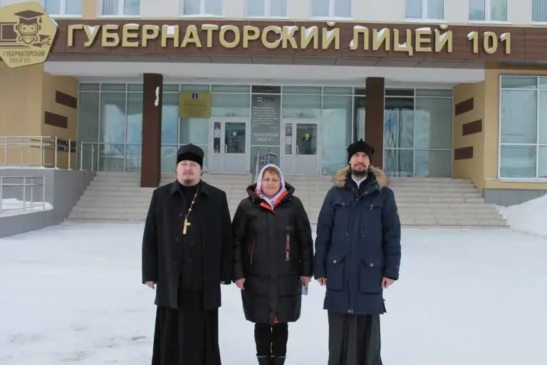 Совершен чин освящения лицея и детского сада