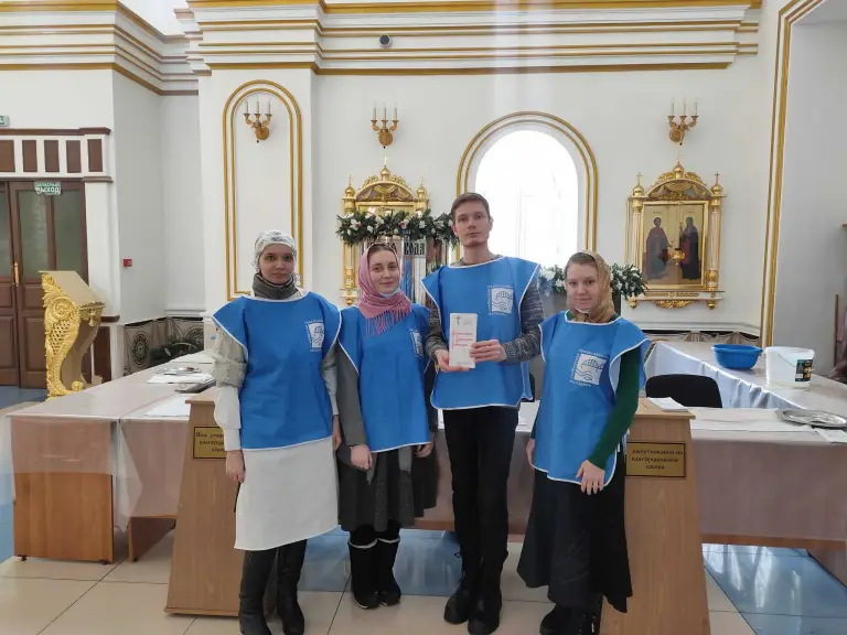 Православные добровольцы помогли в раздаче освященной воды на Крещение