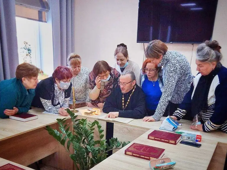 Священник встретился с посетителями Центра активного долголетия в Ульяновске