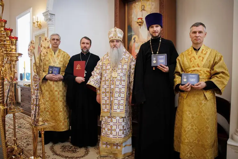 Божественная литургия в храме во имя трех святителей в Ульяновске