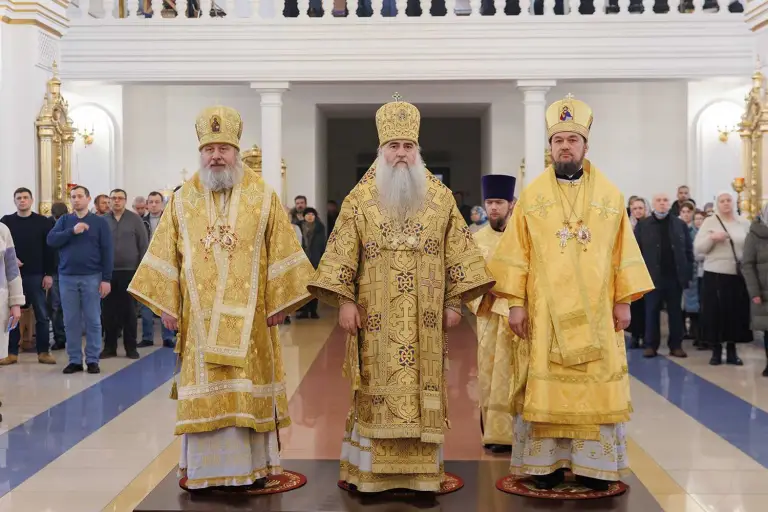 Божественная литургия в Спасо-Вознесенском кафедральном соборе Ульяновска
