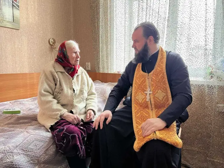 Священник побывал в пункте временного размещения беженцев с Донбасса