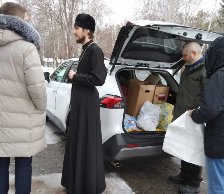 Священники Симбирской епархии посещают пункты временного размещения беженцев из Донбасса и совершают молебны о мире