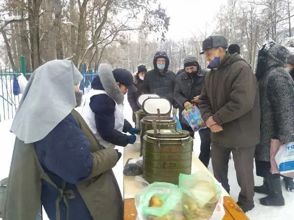Горячие обеды для нуждающихся готовят на ульяновских приходах