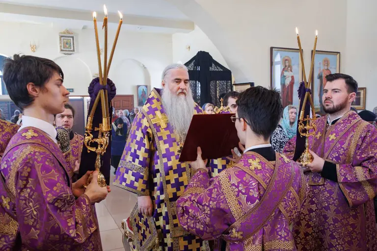 Литургия Преждеосвященных Даров в храме во имя апостола Андрея Первозванного в Ульяновске