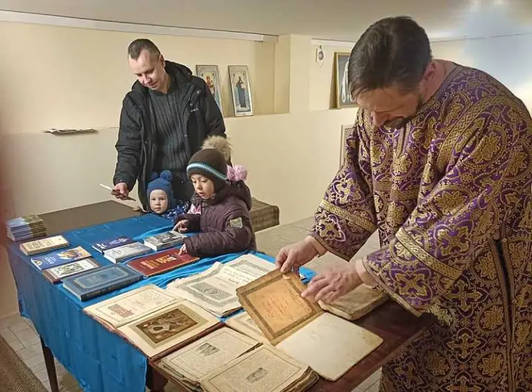 При ульяновском храме в честь Казанской иконы Божией Матери открыли приходскую библиотеку