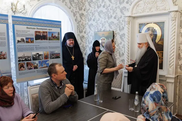 Митрополит Лонгин вручил удостоверения слушателям курсов повышения квалификации для преподавателей ОПК