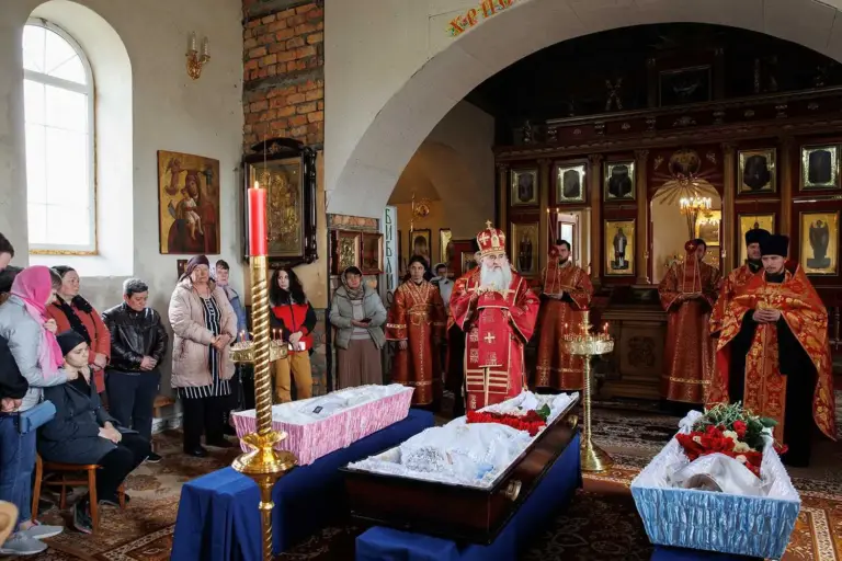 «Боль стала общей»: Митрополит Лонгин совершил отпевание погибших в Вешкайме