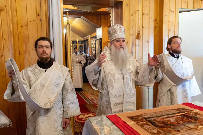 Божественная литургия в храме во имя великомученика и целителя Пантелеимона в Ульяновске