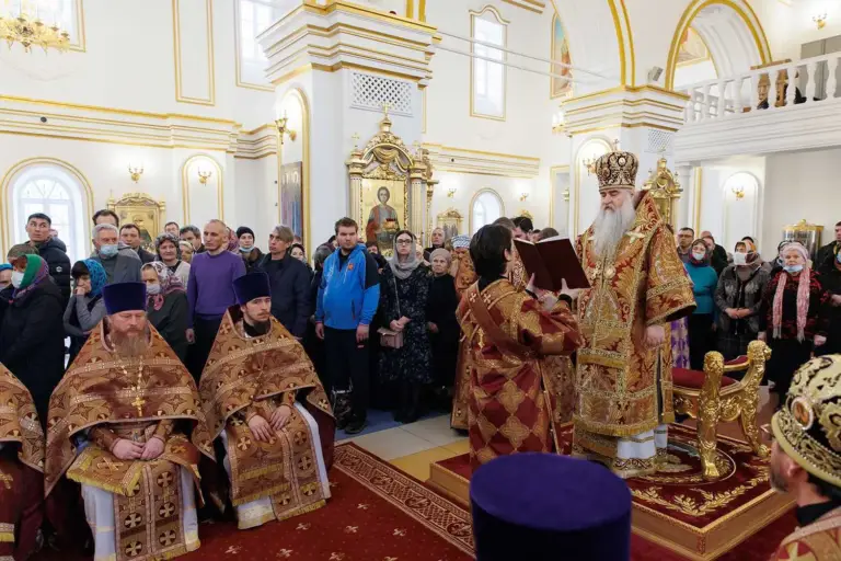 В Великий Четверг Митрополит Лонгин совершил Божественную литургию и чин умовения ног