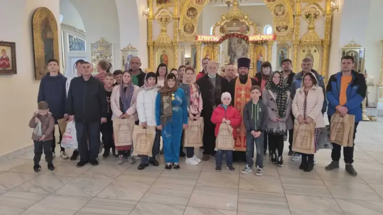 Беженцы из Мариуполя приняли участие в крестном ходе и посетили Пасхальный концерт