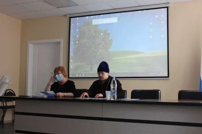 В поселке Майна прошел круглый стол, посвященный подготовке к празднику Светлой Пасхи