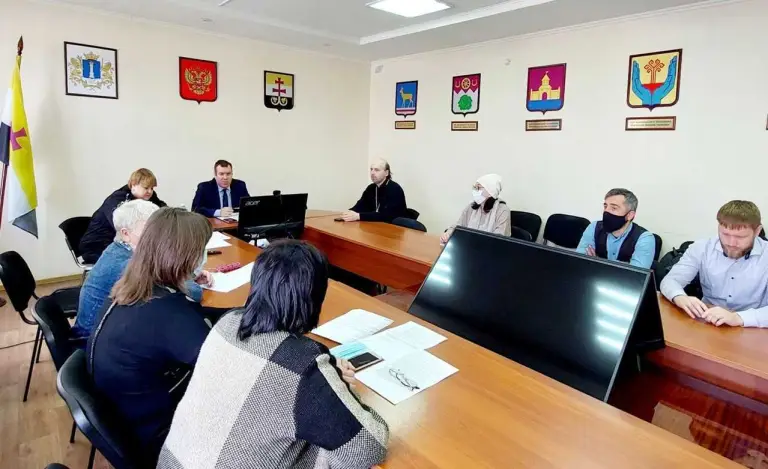 Священник принял участие в Совете национальностей Вешкаймского района