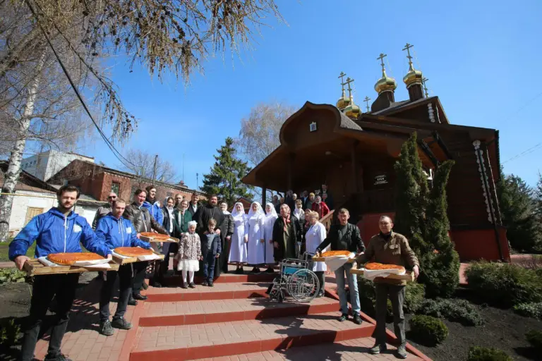 Пациентов Ульяновской областной клинической больницы поздравили с праздником Пасхи