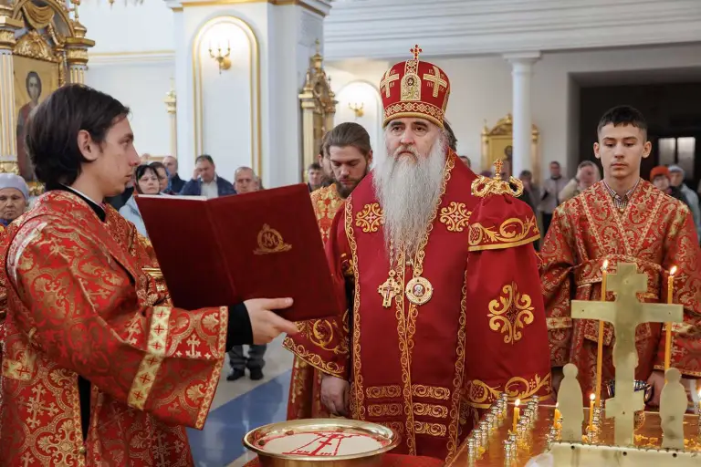 Божественная литургия и панихида в Спасо-Вознесенском кафедральном соборе Ульяновска
