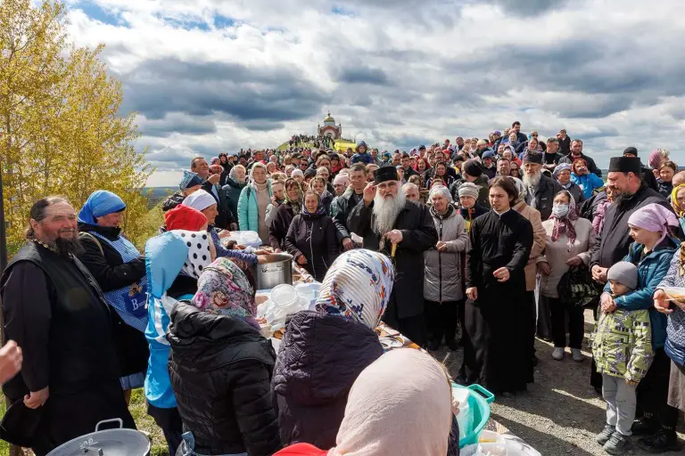 В день памяти святителя Николая состоялось богослужение на Никольской горе в пос. Сурское