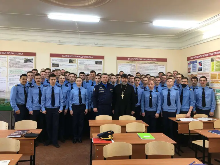 Священник провел беседу о воинском долге с курсантами института гражданской авиации