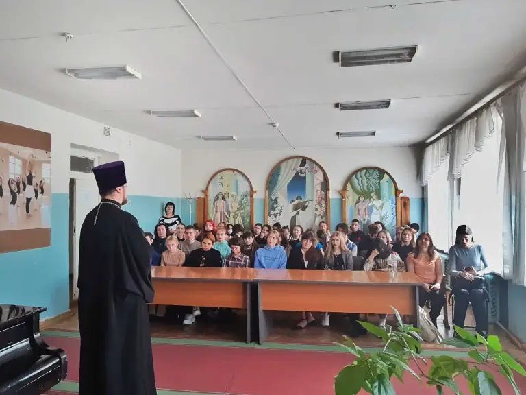 Священник рассказал о Пасхе Христовой студентам колледжа культуры и искусства