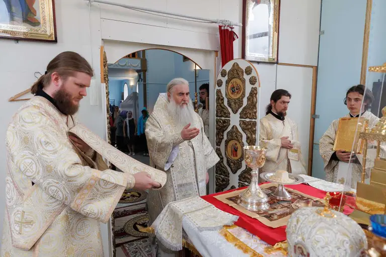 Божественная литургия в храме Рождества Христова с. Усть-Урень