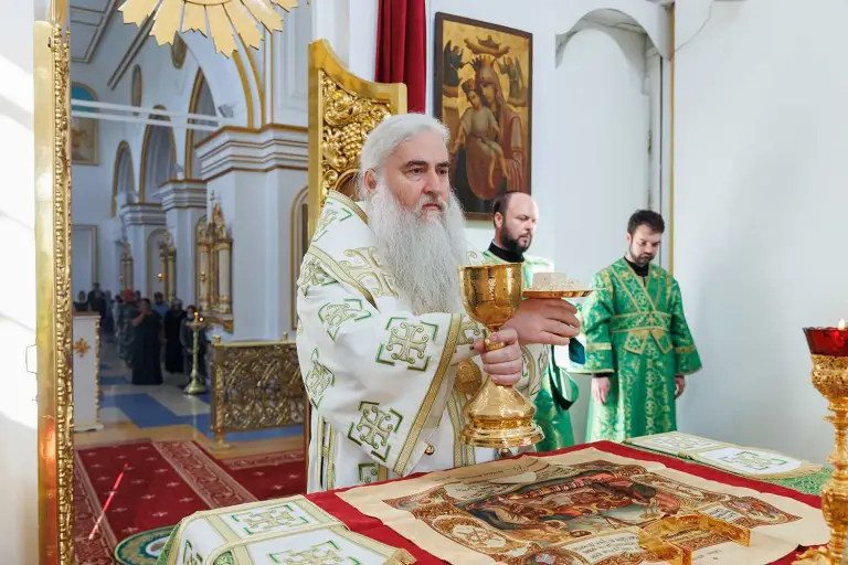 Божественная литургия в Спасо-Вознесенском кафедральном соборе Ульяновска