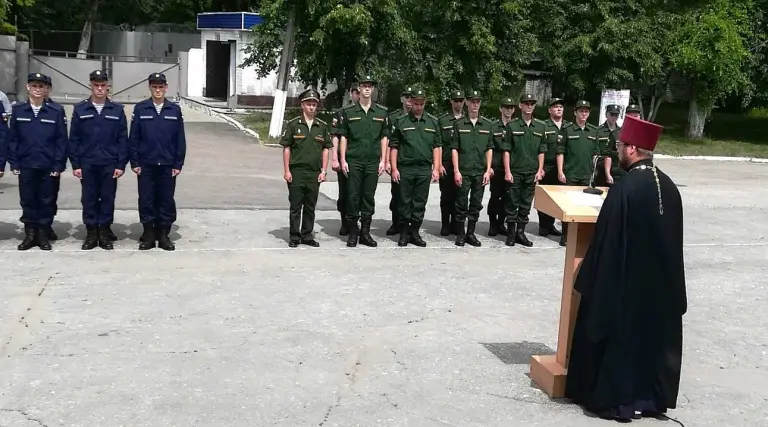 Священник благословил призывников на несение воинского служения