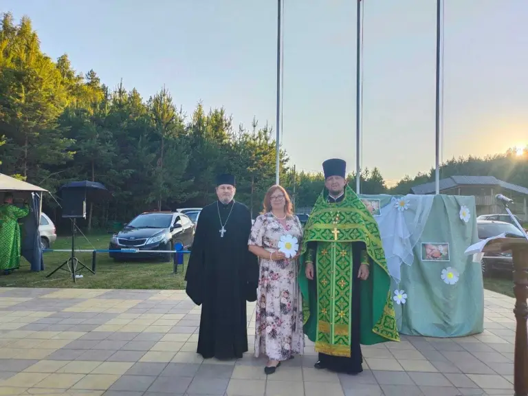 Священнослужители поздравили участников семейного слета
