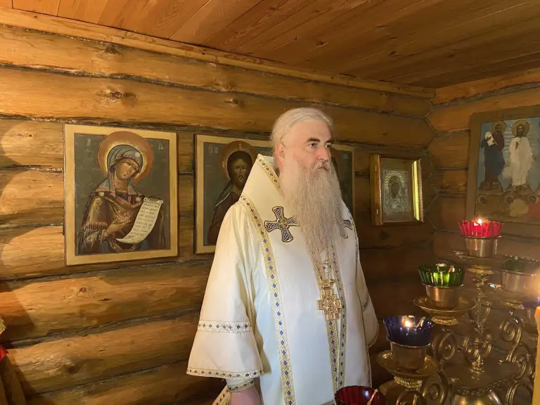 Божественная литургия в храме в честь иконы Божией Матери «Достойно есть» д. Великово Нейского района Костромской области