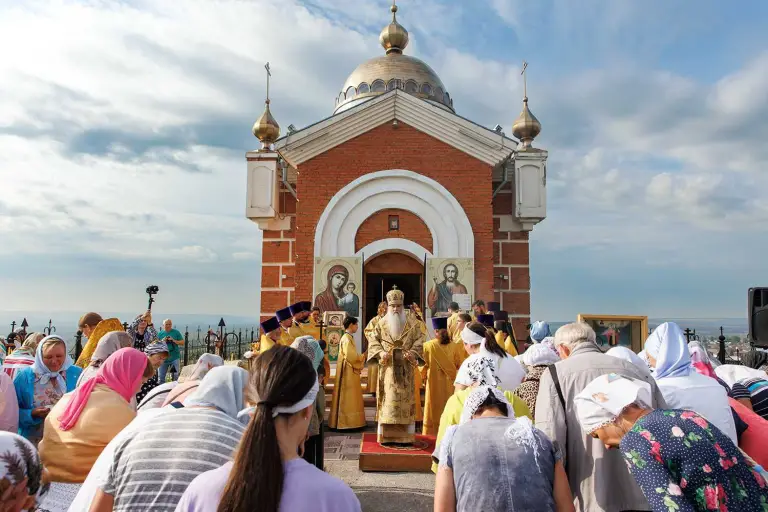 Видеозарисовка. Божественная литургия в часовне святителя Николая Чудотворца на Никольской горе в р.п. Сурское