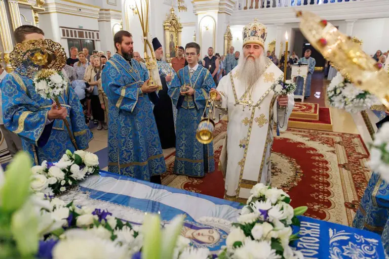 Всенощное бдение с чином погребения Божией Матери в Спасо-Вознесенском кафедральном соборе Ульяновска