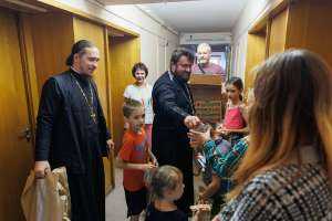 Священнослужители встретились с беженцами из Мариуполя