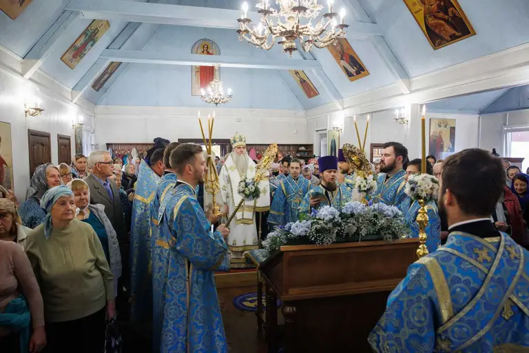Божественная литургия в храме в честь Рождества Пресвятой Богородицы в Ульяновске