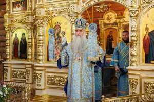 Божественная литургия в храме во имя святых бессребреников и чудотворцев Космы и Дамиана в Ульяновске