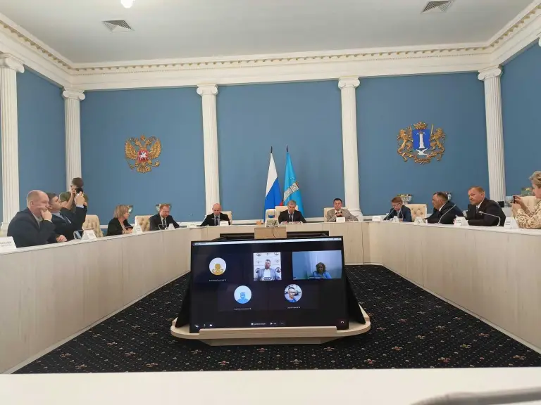 Священники приняли участие в заседании круглого стола в Правительстве Ульяновской области